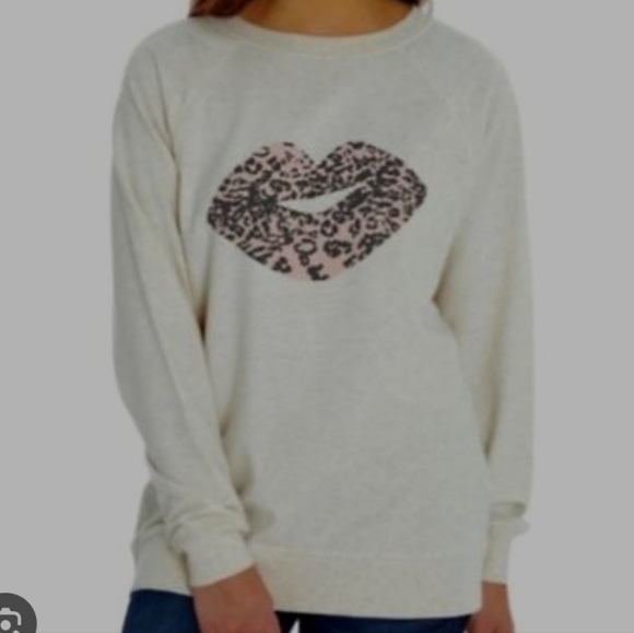 Wildfox Beige Casual Sweatshirt with Pink Leopard Lips Kiss Sweater top XXL - Picture 1 of 8